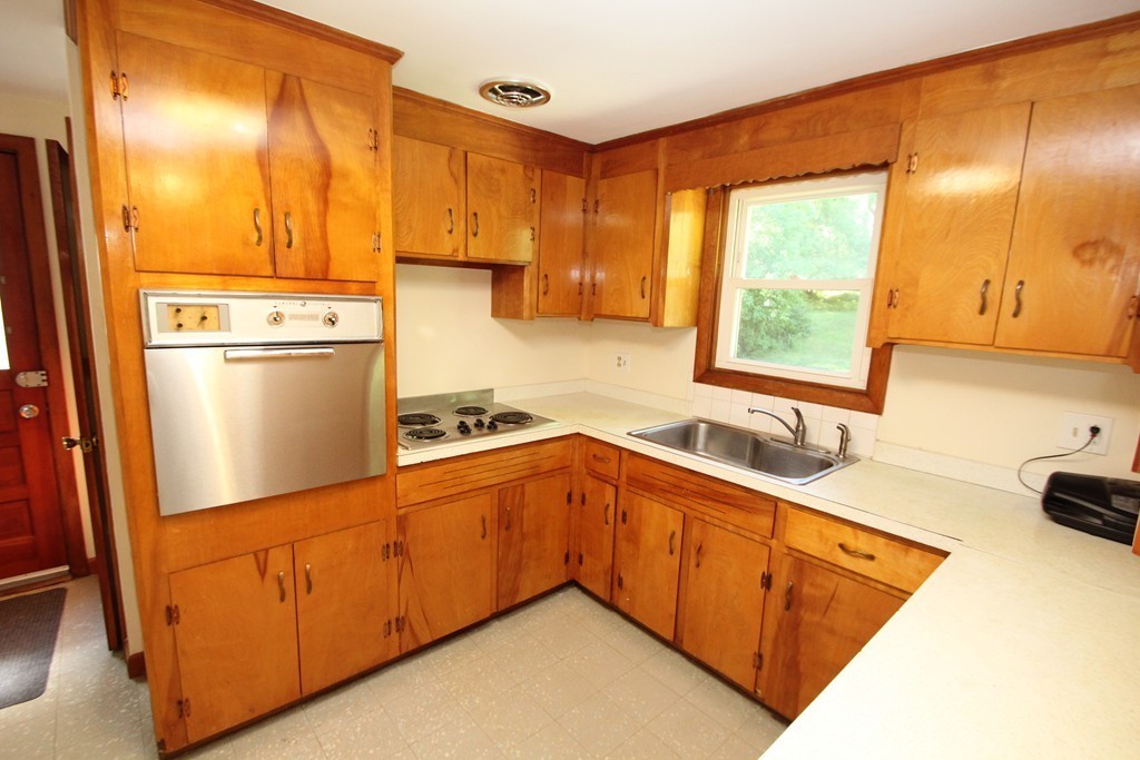 24 Riverside Drive North Reading, MA 01864 - Photo 6 of 17 Gallery Image 6
