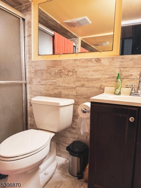 617 Sycamore Street Paramus, NJ 07652 - Photo 7 of 20 a bathroom with a toilet a sink and mirror