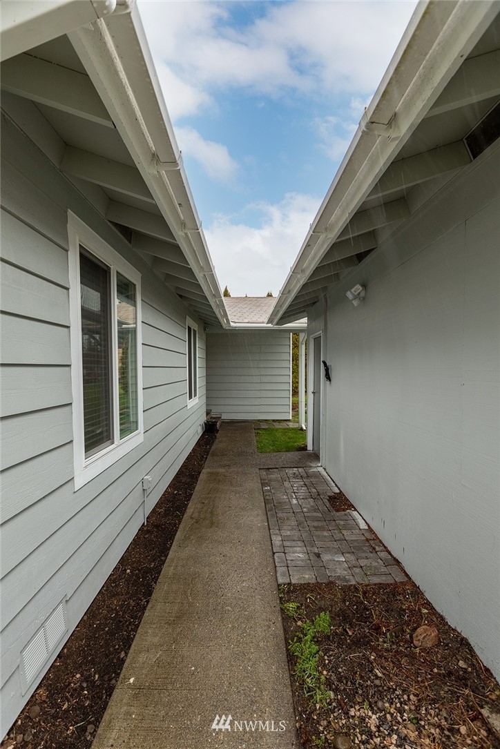 8621 Sequoia Road Yelm, WA 98597 - Photo 3 of 35 Gallery Image 3