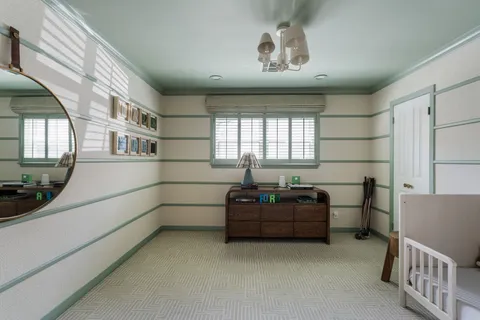 a view of livingroom with furniture