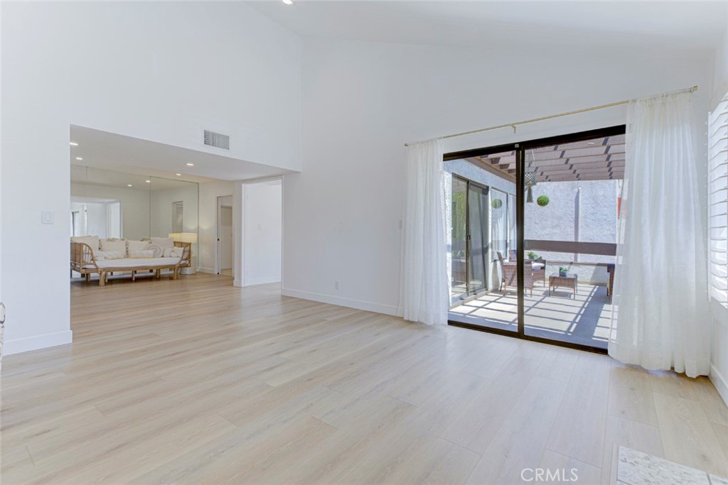 1325 Valley View Road, Unit 301 Glendale, CA 91202 - Photo 10 of 43
