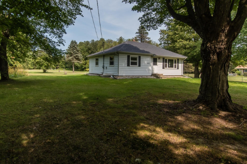 4191 Minges Road South Battle Creek, MI 49015 - Photo 23 of 32 Side Yard