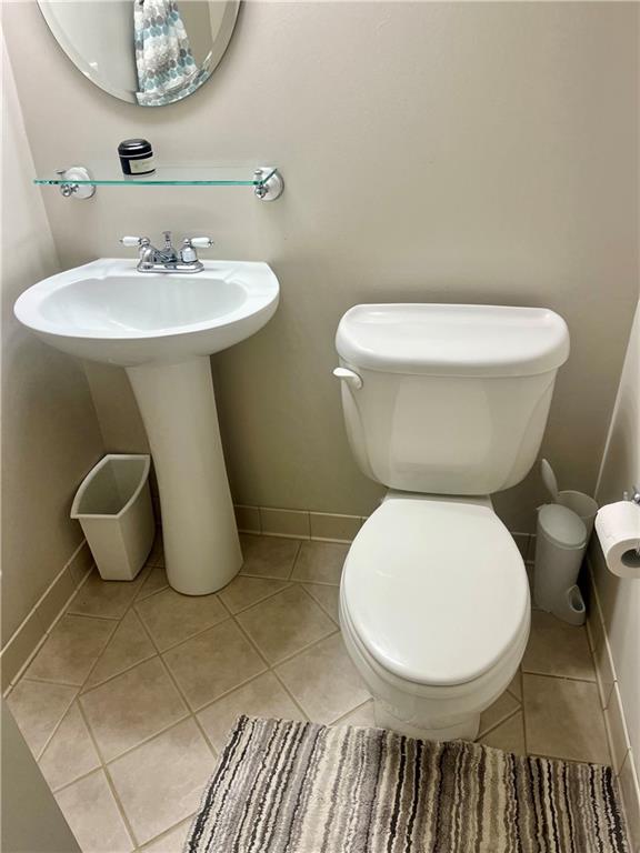 135 Lagonda Road Washington, PA 15301 - Photo 16 of 25 a bathroom with a toilet and a sink