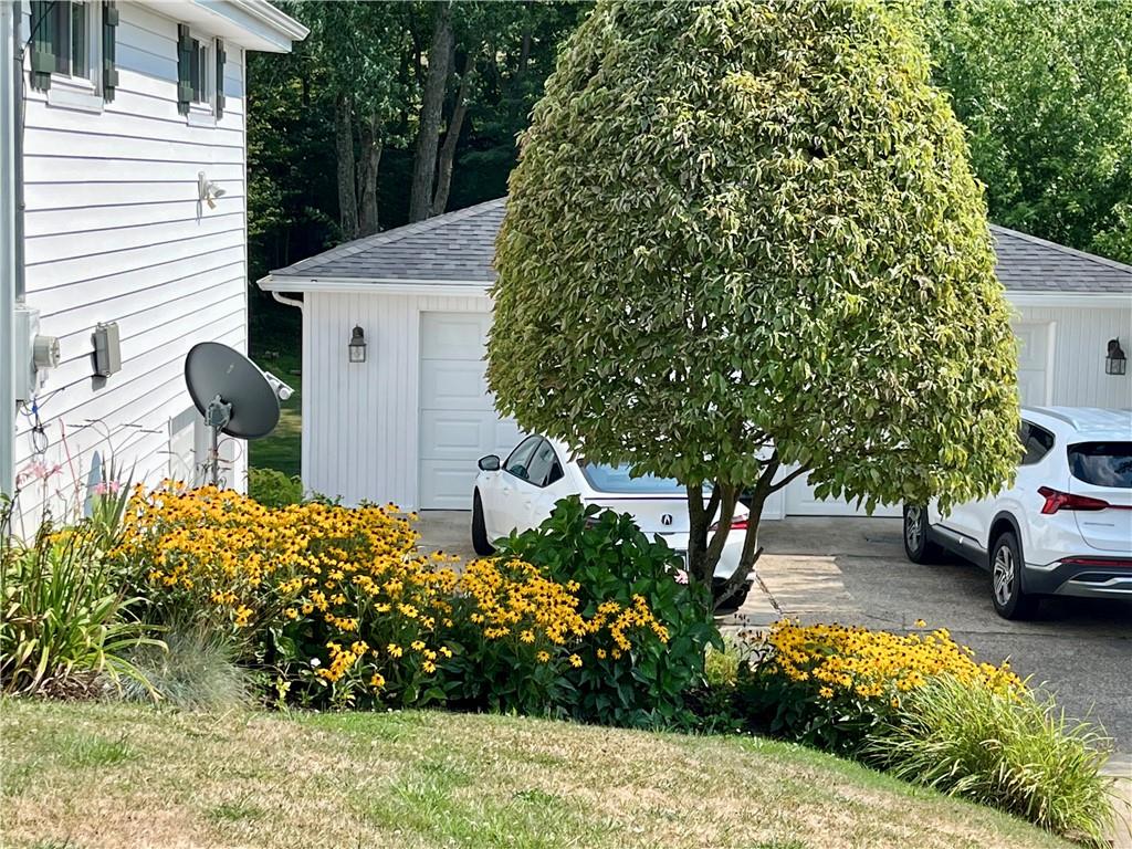 135 Lagonda Road Washington, PA 15301 - Photo 5 of 25 a house view with a outdoor space