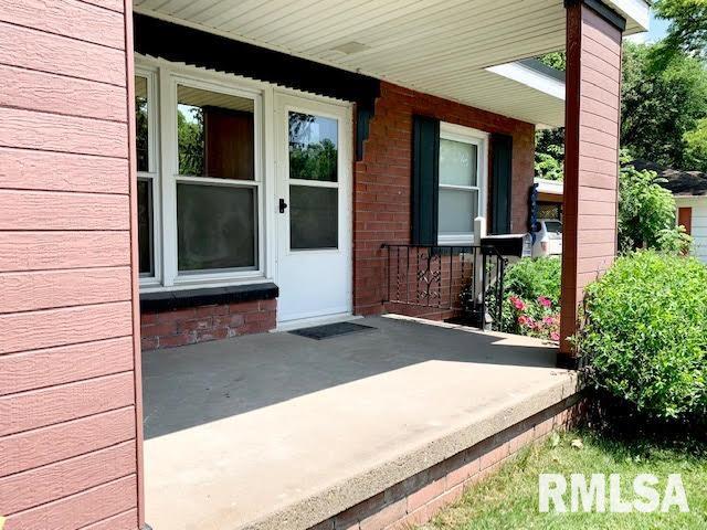 535 Waverly Road Davenport, IA 52804 - Photo 2 of 31 Gallery Image 2