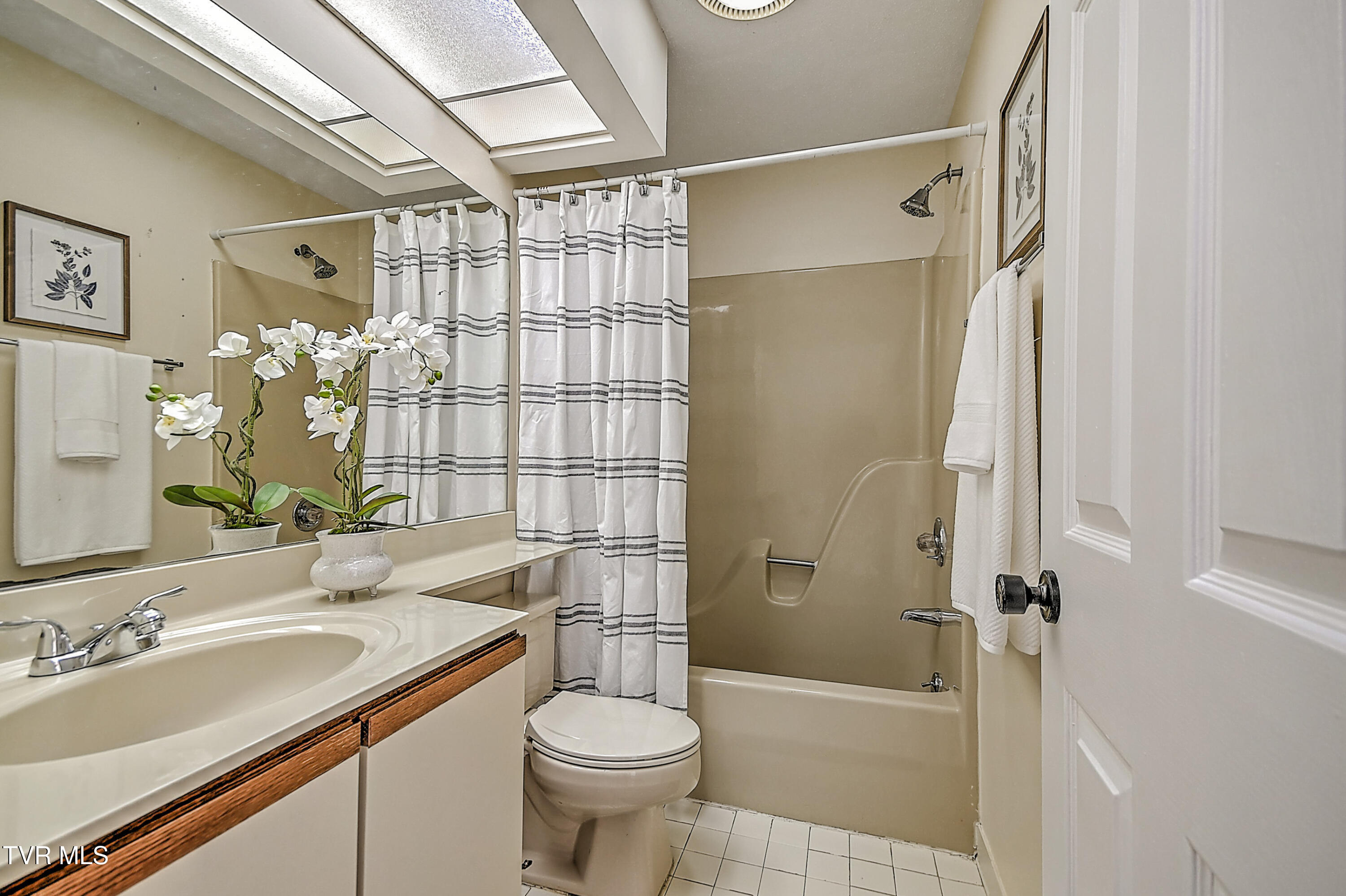 145 Quail Run, Unit 145 Bristol, VA 24201 - Photo 22 of 29 145 Quail Run GUNIT-27