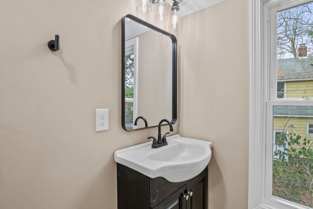 1577 Bay Street Springfield, MA 01109 - Photo 21 of 24 Gallery Image 21