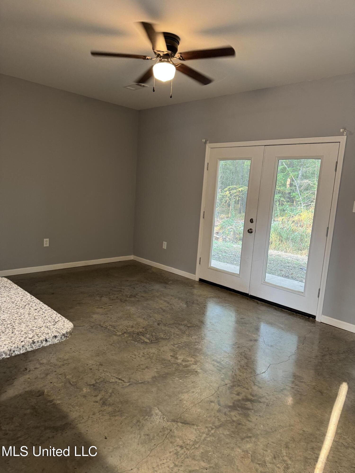 549 Ridge Rd. Sarah, MS 38665 - Photo 2 of 6 IMG_2870