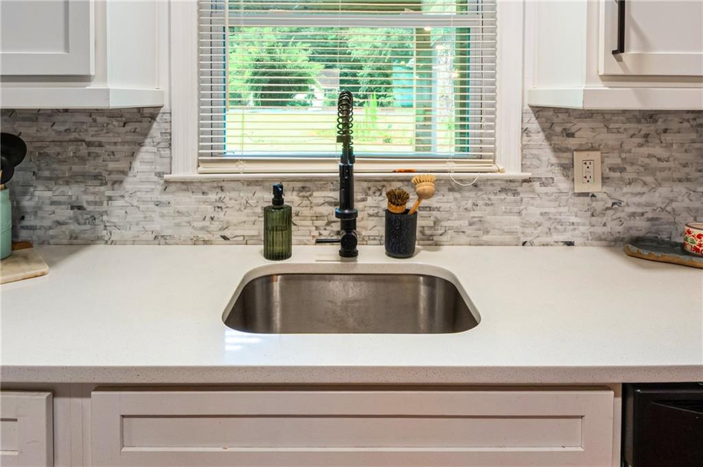 246 Deep Step Road Covington, GA 30014 - Photo 5 of 39