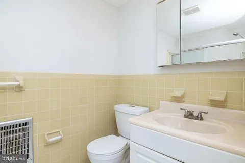 $189,999 | 27701 Valley Run Drive, Unit 701, Wilmington, DE 19810