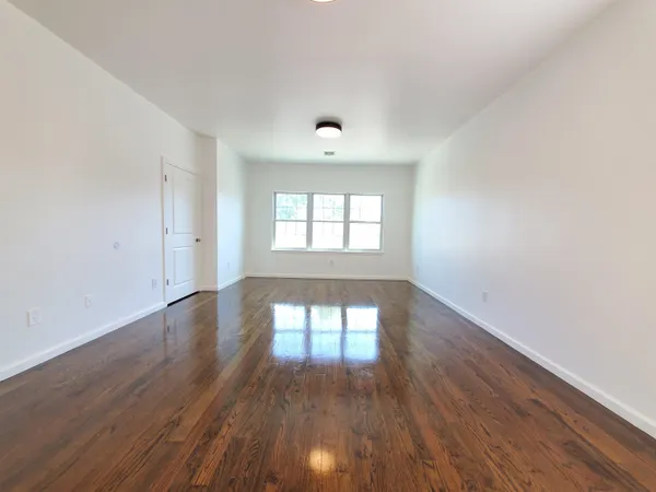 $2,900 | 10 Mechanic Street, Unit 2, Bayonne, NJ 07002
