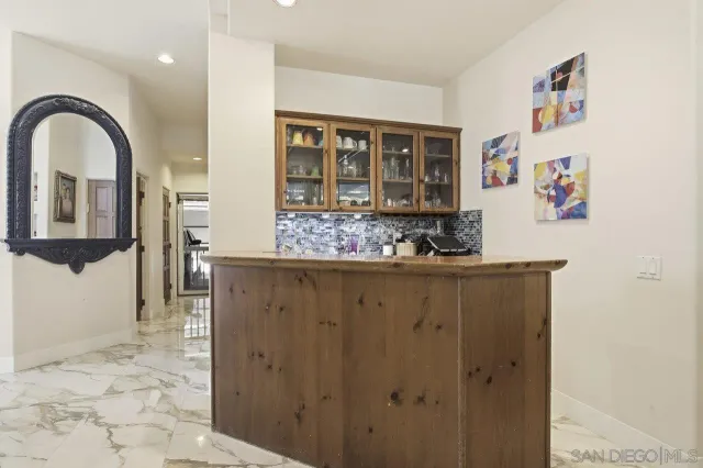 a view of entryway with kitchen