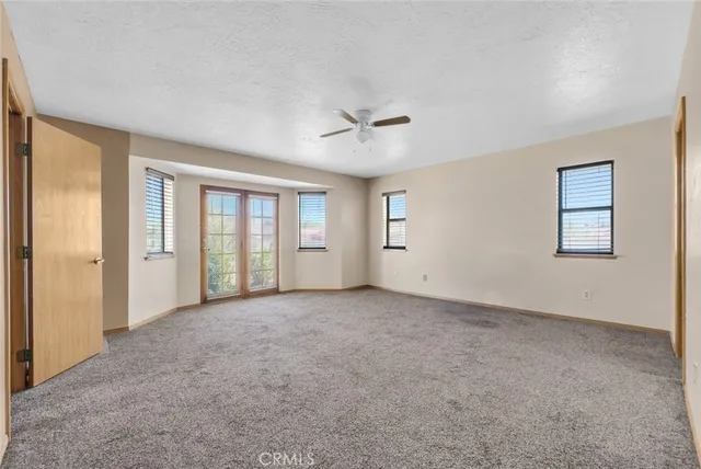 a view of empty room with closet