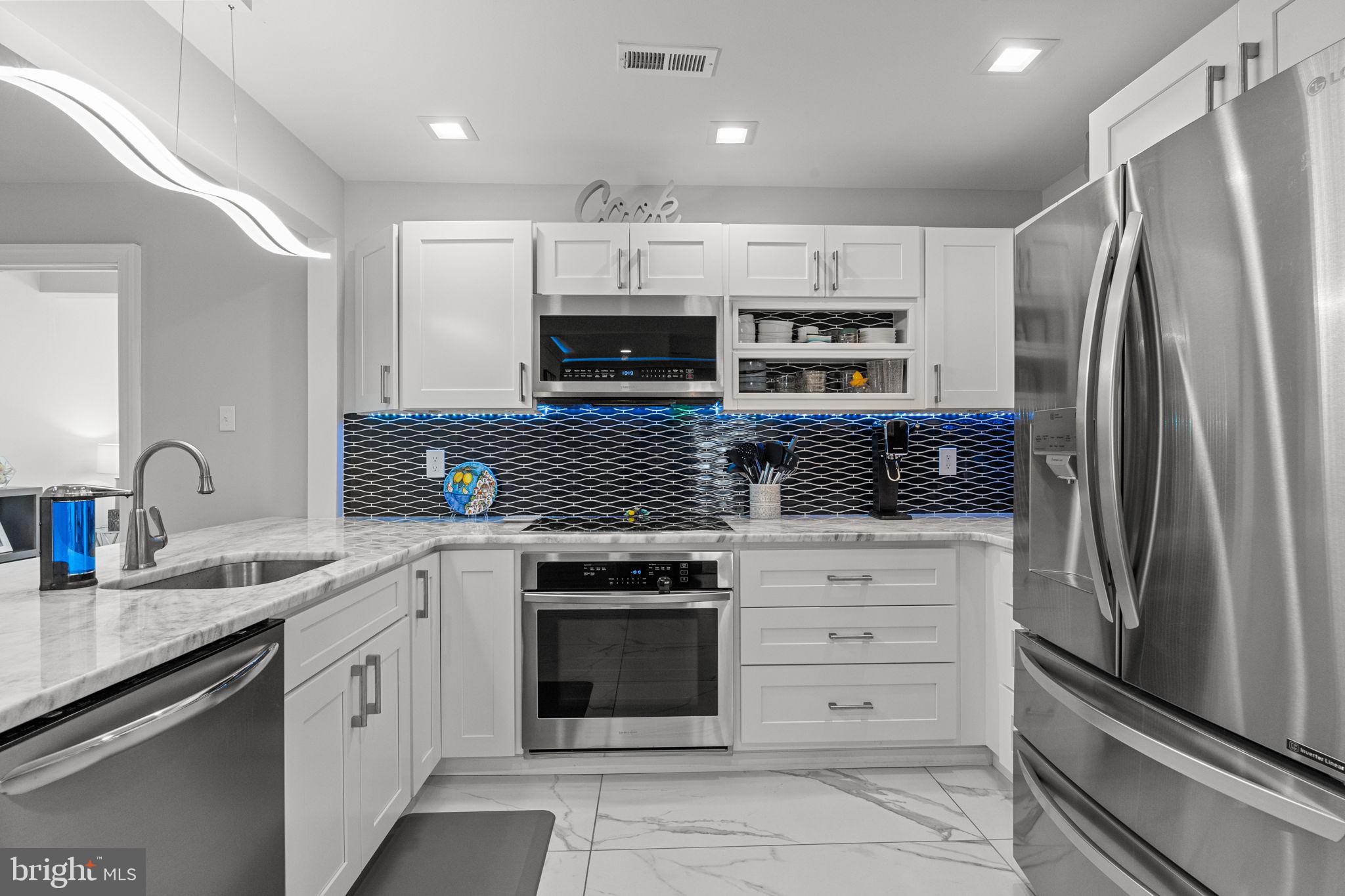 228 Devon Road Fairless Hills, PA 19030 - Photo 9 of 32 Counters & flooring made of modern marble