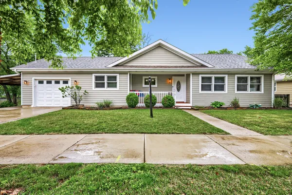 $349,900 | 17 Willow Street, Algonquin, IL 60102