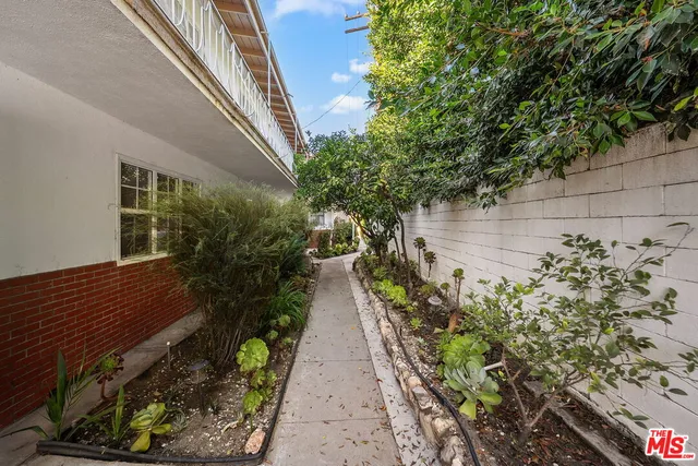 $2,300 | 414 East Dryden Street, Unit 2, Glendale, CA 91207