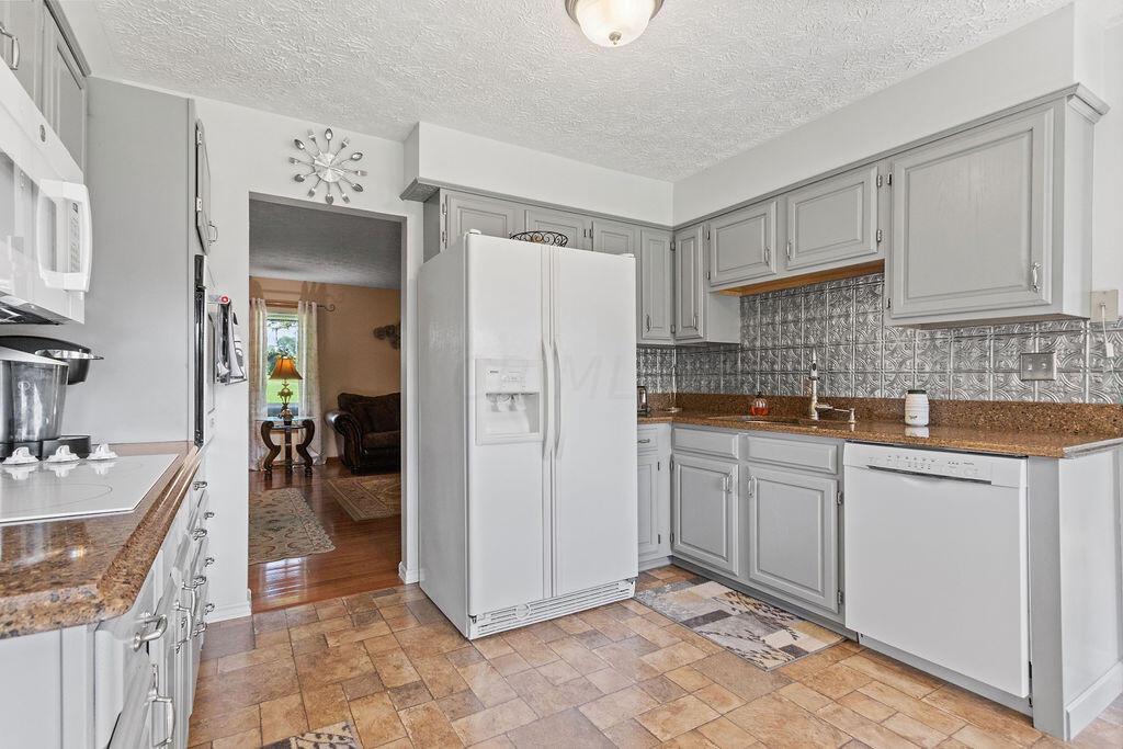 5877 Royalton Road Southwest Lancaster, OH 43130 - Photo 15 of 30 7G5A1552