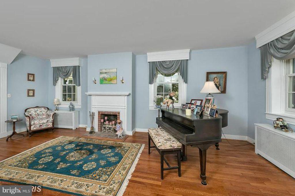 801 Nicodemus Road Reisterstown, MD 21136 - Photo 11 of 28 Front entry room with fireplace