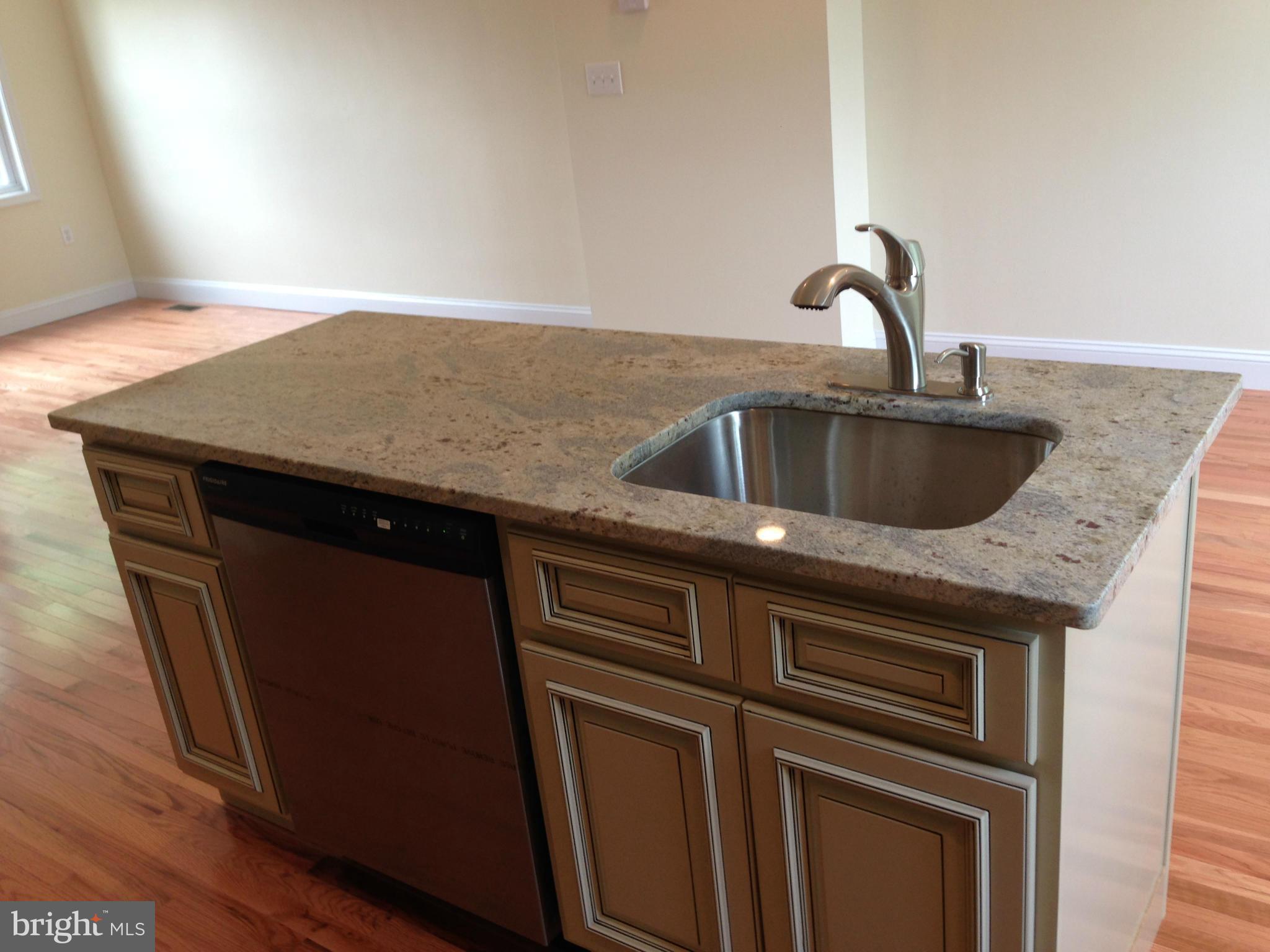 8667 Oak Road Baltimore, MD 21234 - Photo 8 of 28 Kitchen