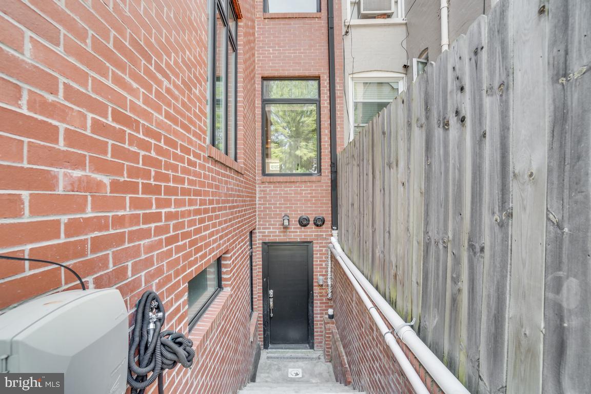 1911 2nd Street Northwest Washington, DC 20001 - Photo 35 of 38