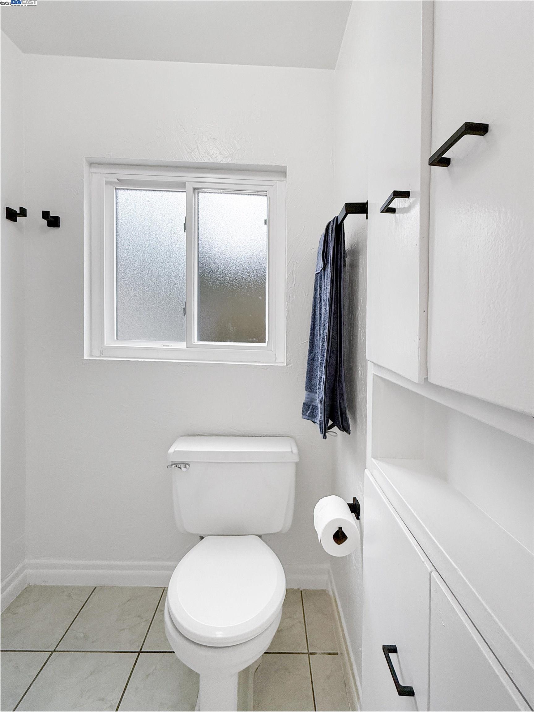 1516 Grove Way Hayward, CA 94546 - Photo 23 of 39 a bathroom with a toilet and a shower