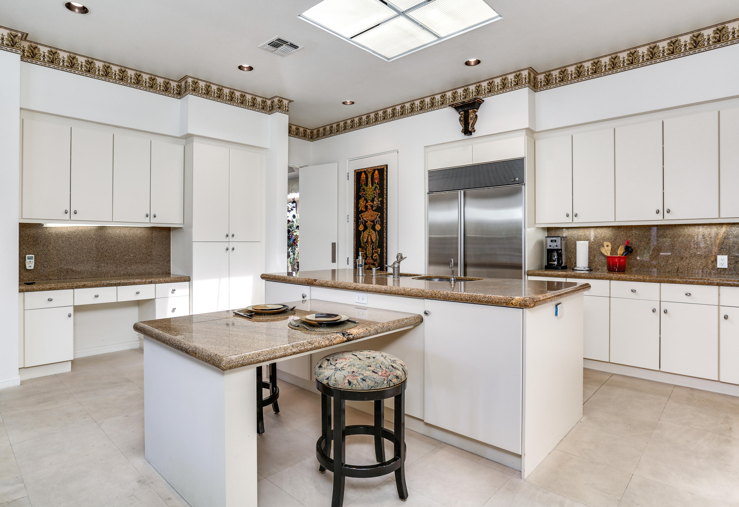 105 Waterford Circle Rancho Mirage, CA 92270 - Photo 18 of 43 Kitchen