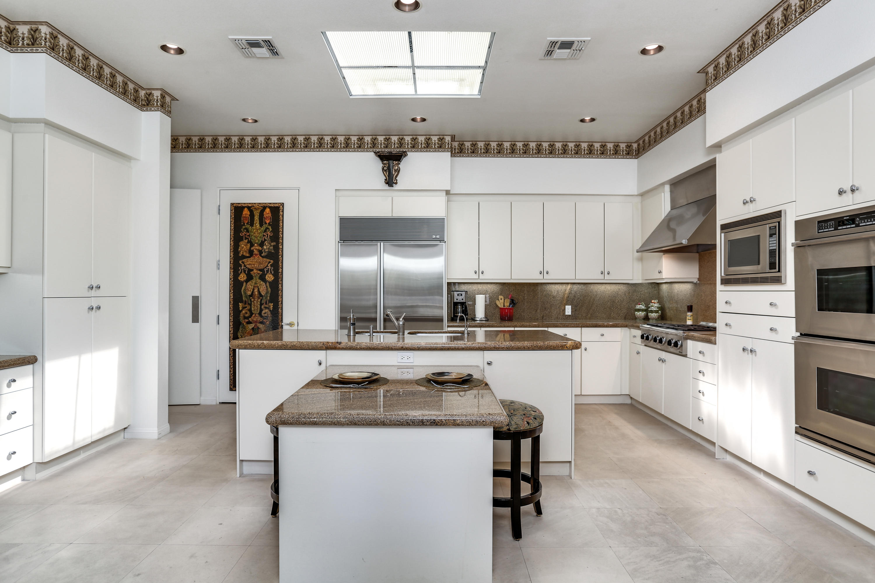 105 Waterford Circle Rancho Mirage, CA 92270 - Photo 19 of 43 Kitchen