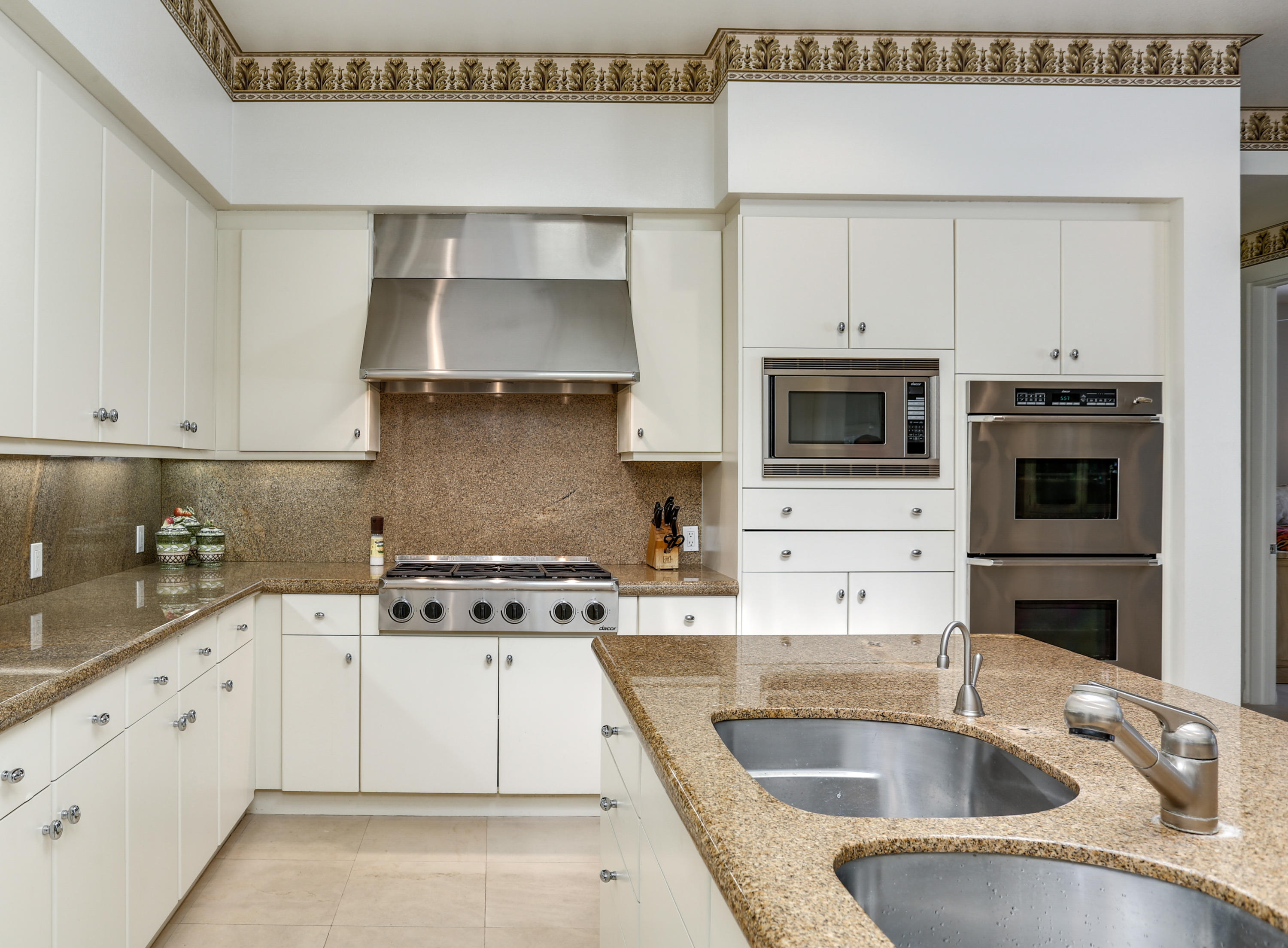 105 Waterford Circle Rancho Mirage, CA 92270 - Photo 20 of 43 Kitchen