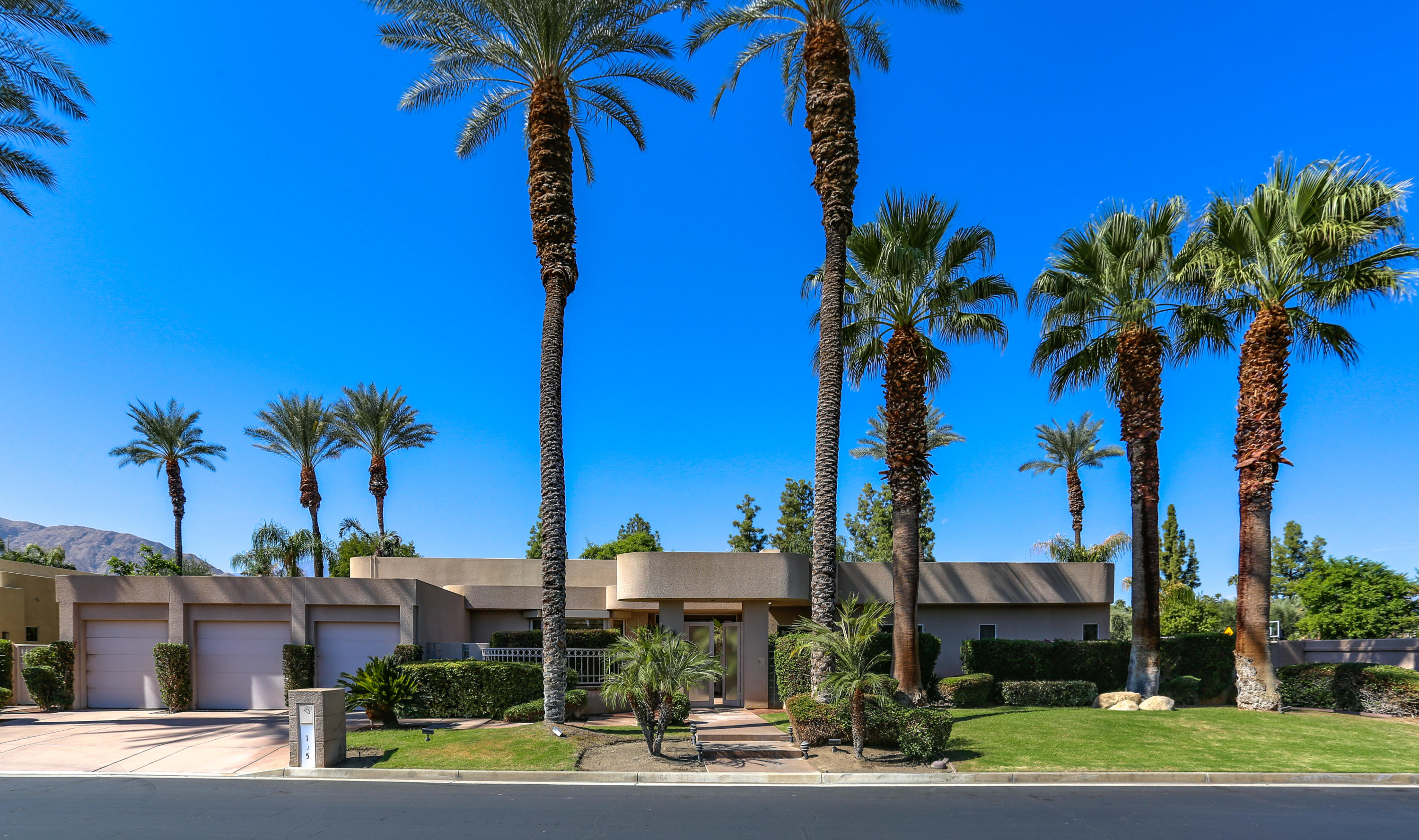 105 Waterford Circle Rancho Mirage, CA 92270 - Photo 2 of 43 Front exterior