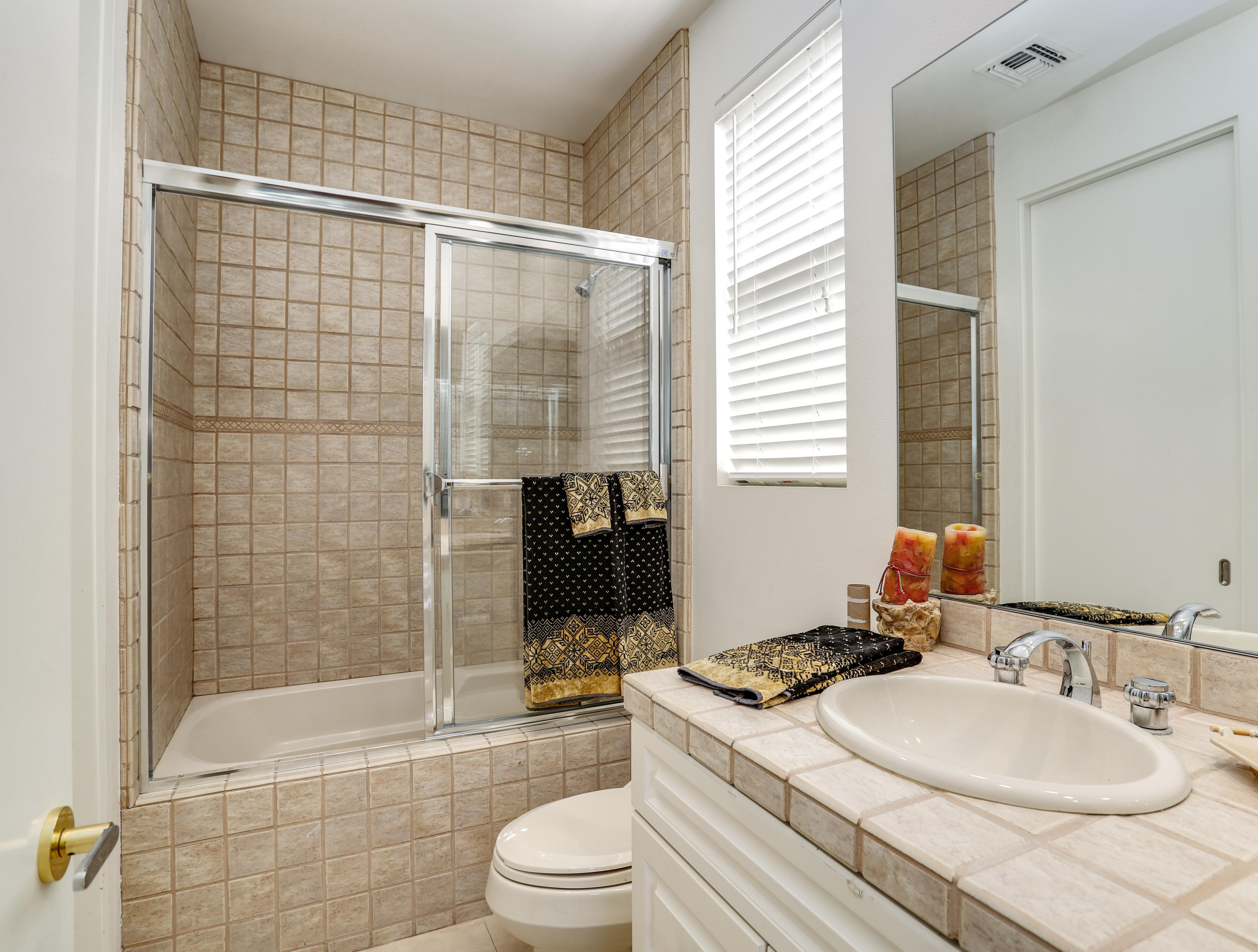 105 Waterford Circle Rancho Mirage, CA 92270 - Photo 22 of 43 Guest bath