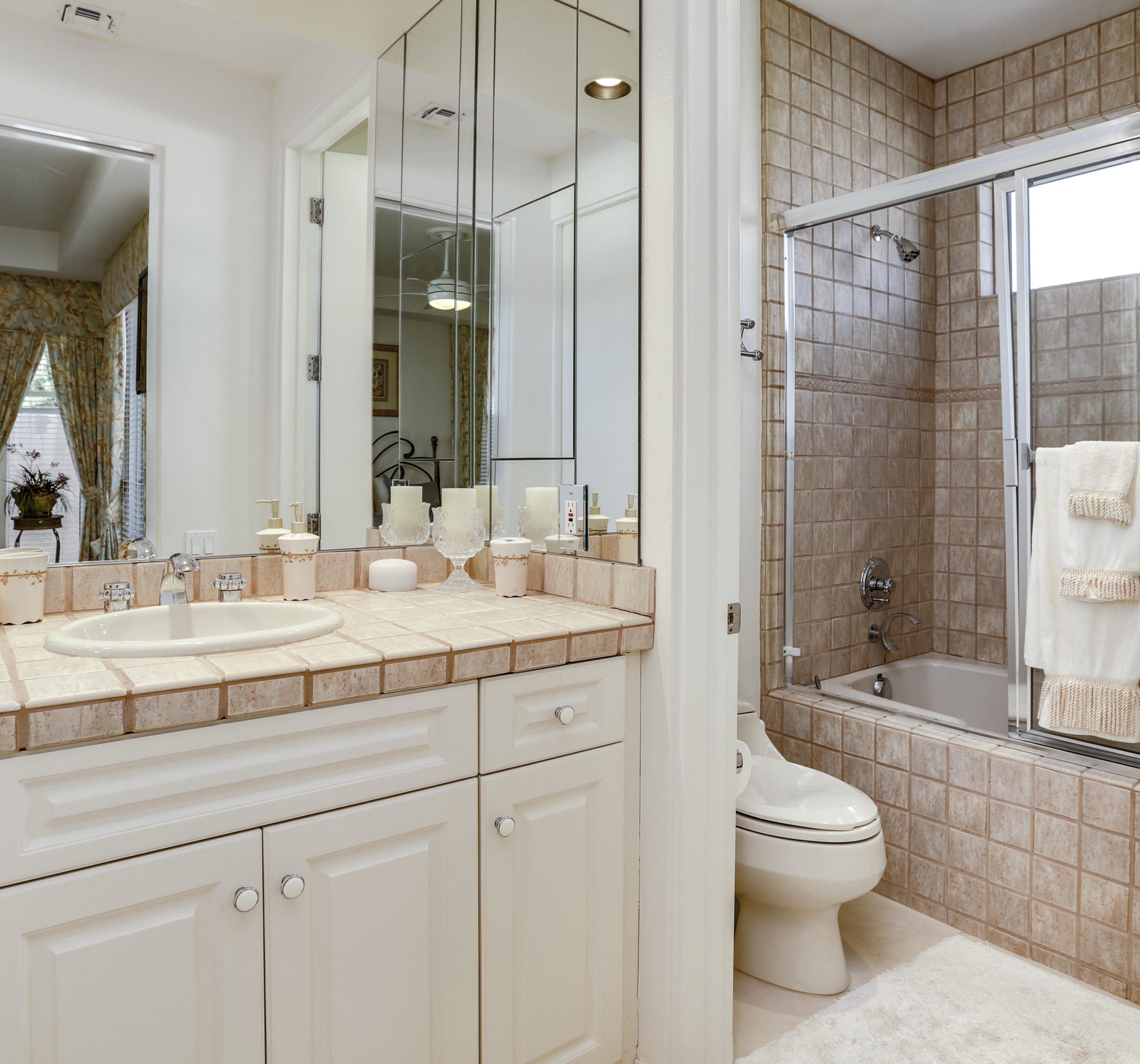 105 Waterford Circle Rancho Mirage, CA 92270 - Photo 27 of 43 Guest Suite Bath