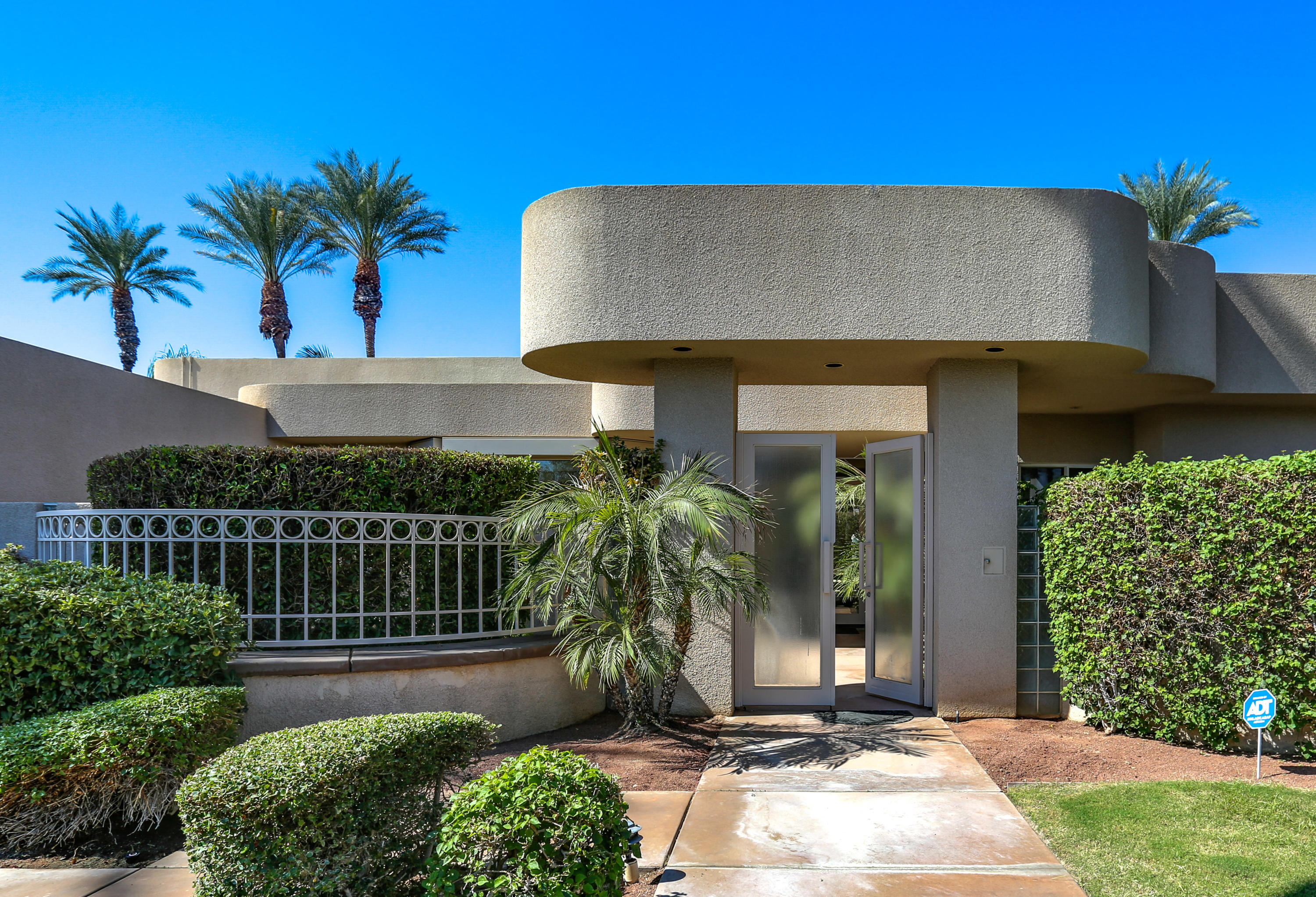 105 Waterford Circle Rancho Mirage, CA 92270 - Photo 4 of 43 Front exterior