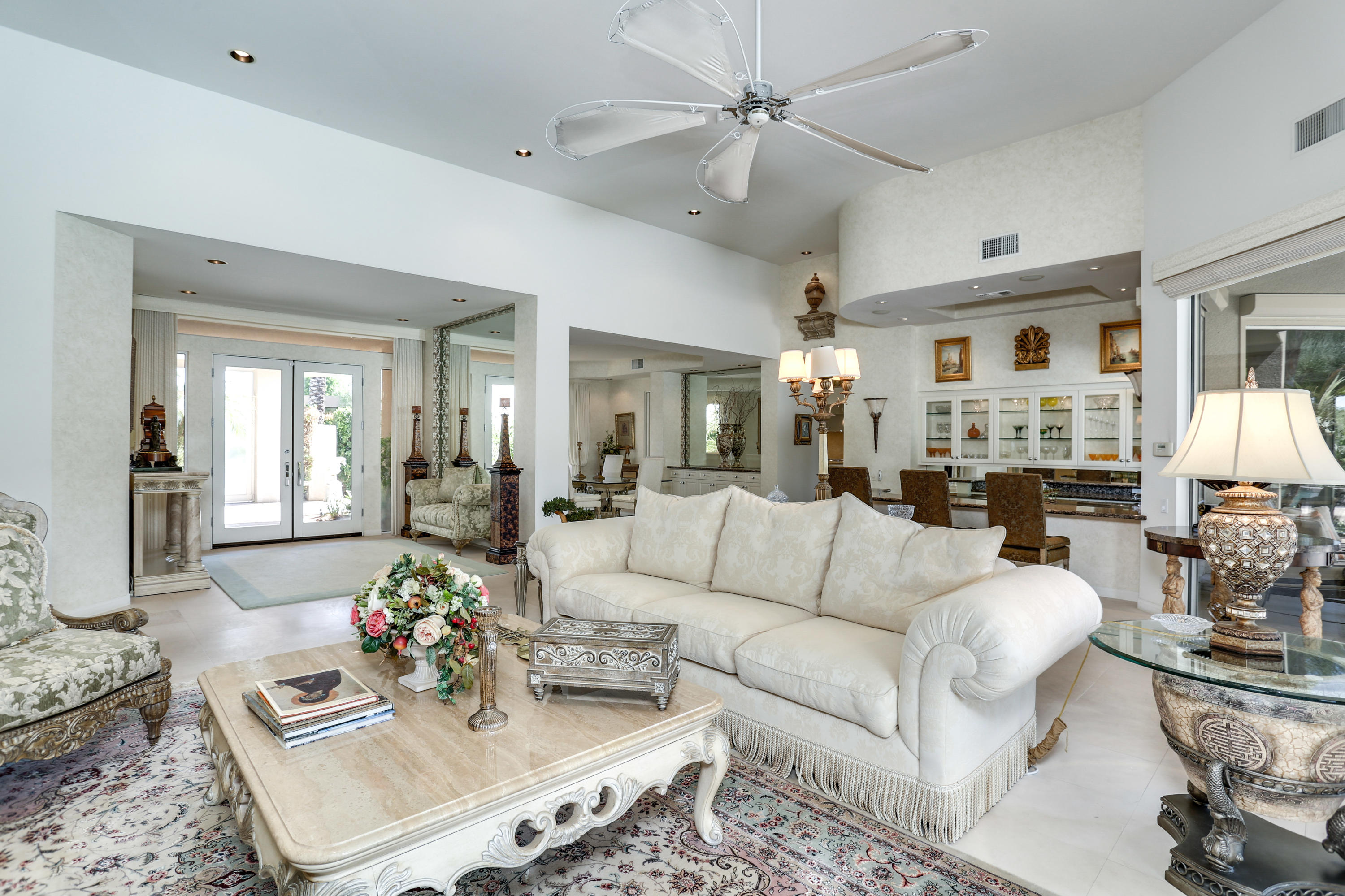105 Waterford Circle Rancho Mirage, CA 92270 - Photo 8 of 43 Living room