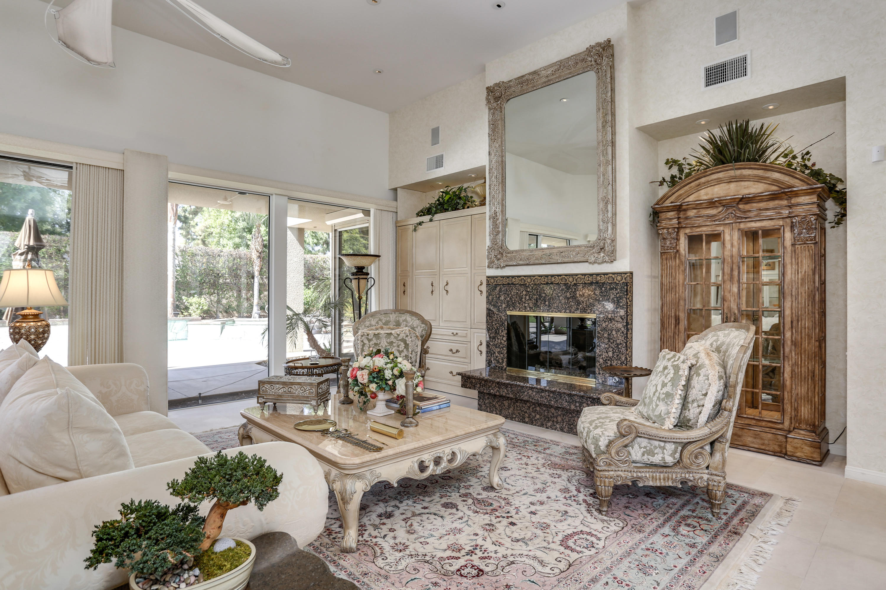 105 Waterford Circle Rancho Mirage, CA 92270 - Photo 10 of 43 Living room