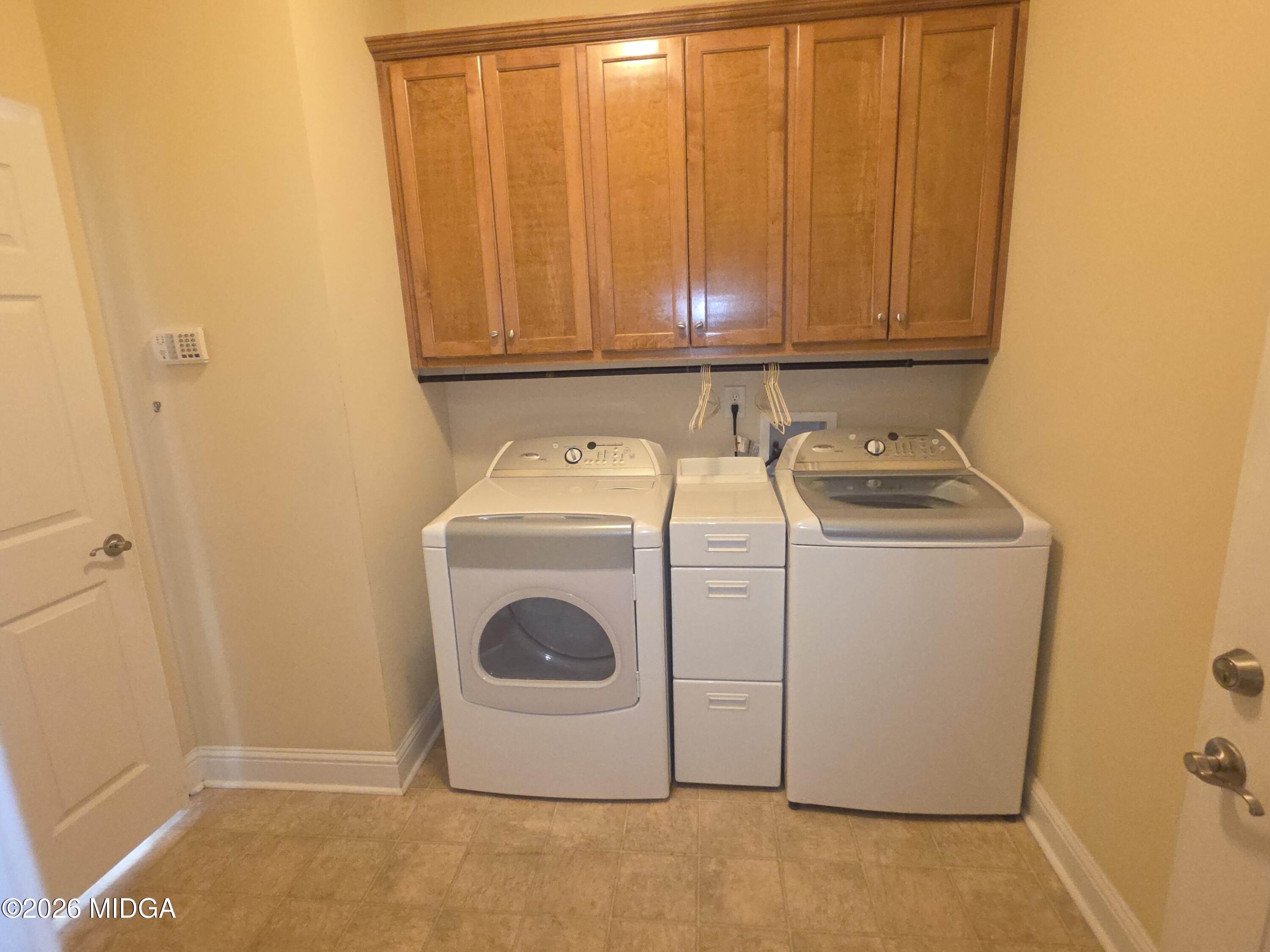 143 Jabrok Circle Macon, GA 31216 - Photo 5 of 15 a utility room with dryer and washer