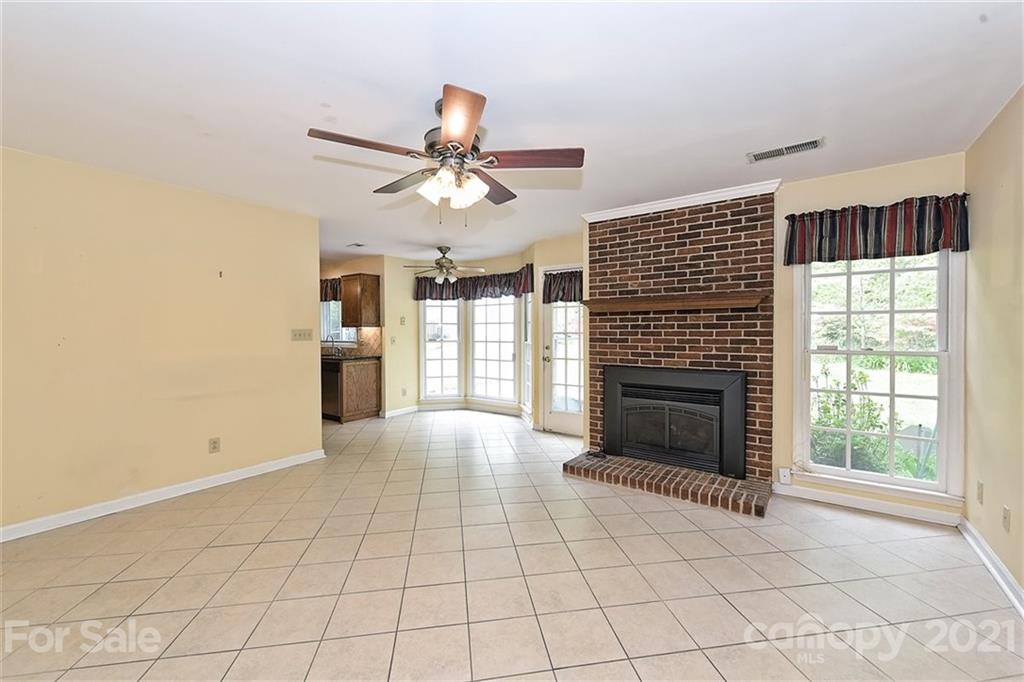 10923 Ridge Acres Road Charlotte, NC 28214 - Photo 11 of 38 Gallery Image 11