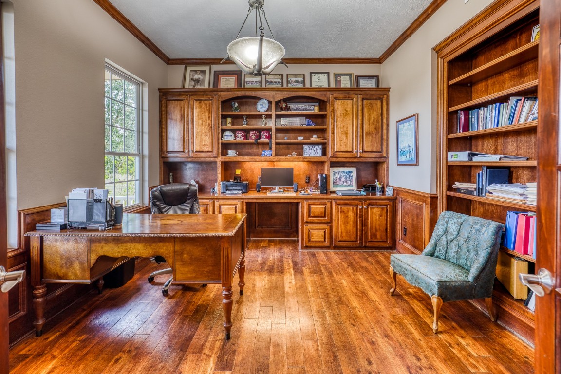 4701 Cedar Hill Road Brenham, TX 77833 - Photo 25 of 50 a living room with furniture kitchen view and a wooden floor