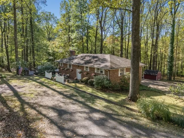 a view of a house with backyard
