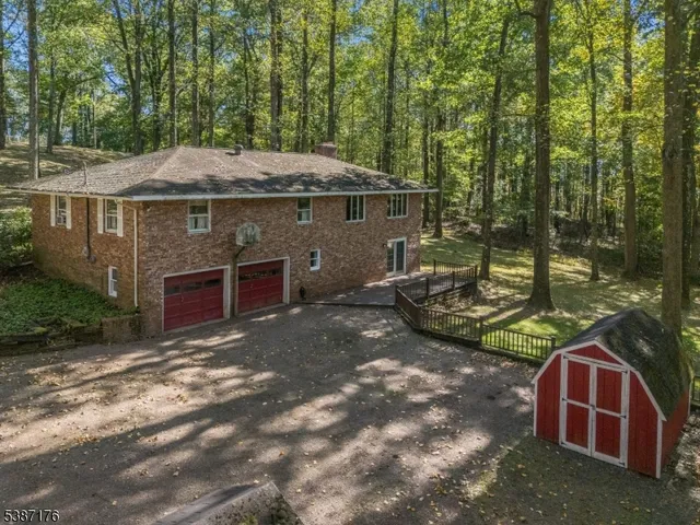a view of a house with backyard