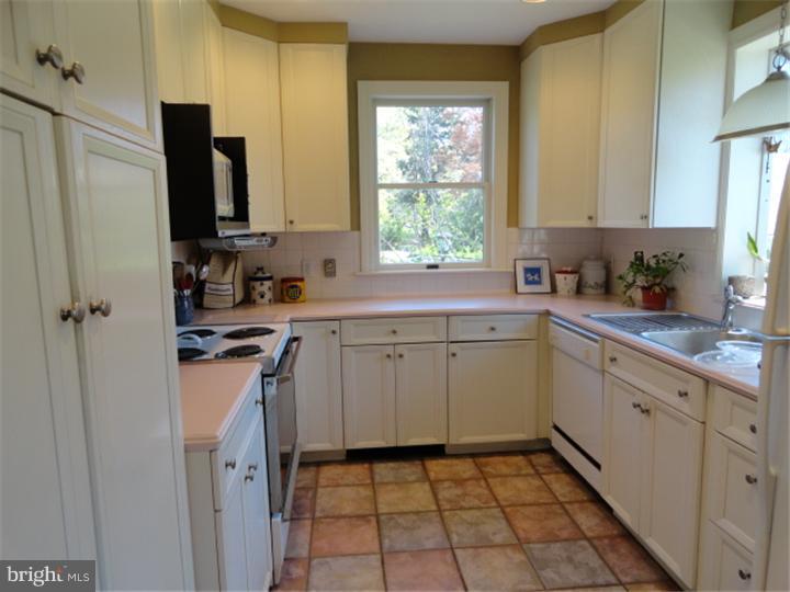 1079 Huntingdon Road Abington, PA 19001 - Photo 12 of 24 Kitchen