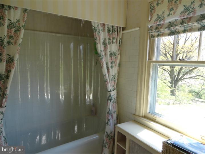 1079 Huntingdon Road Abington, PA 19001 - Photo 20 of 24 Bathroom
