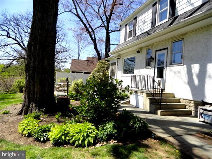 1079 Huntingdon Road Abington, PA 19001 - Photo 6 of 24 Exterior Back