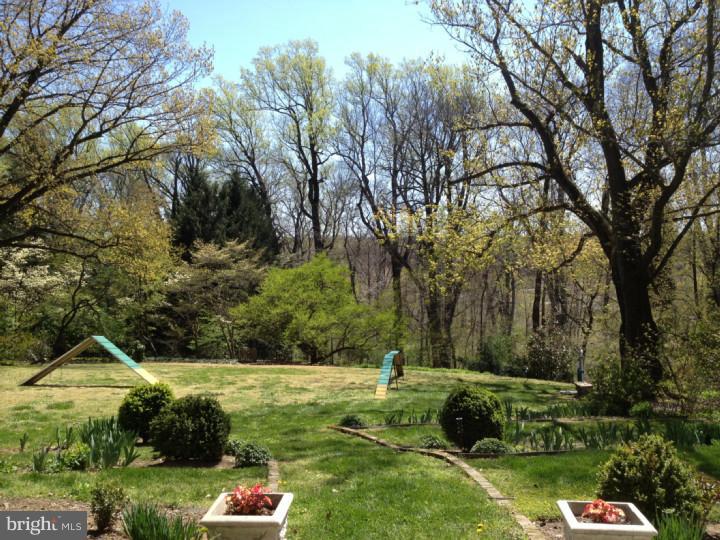 1079 Huntingdon Road Abington, PA 19001 - Photo 8 of 24 Back Yard