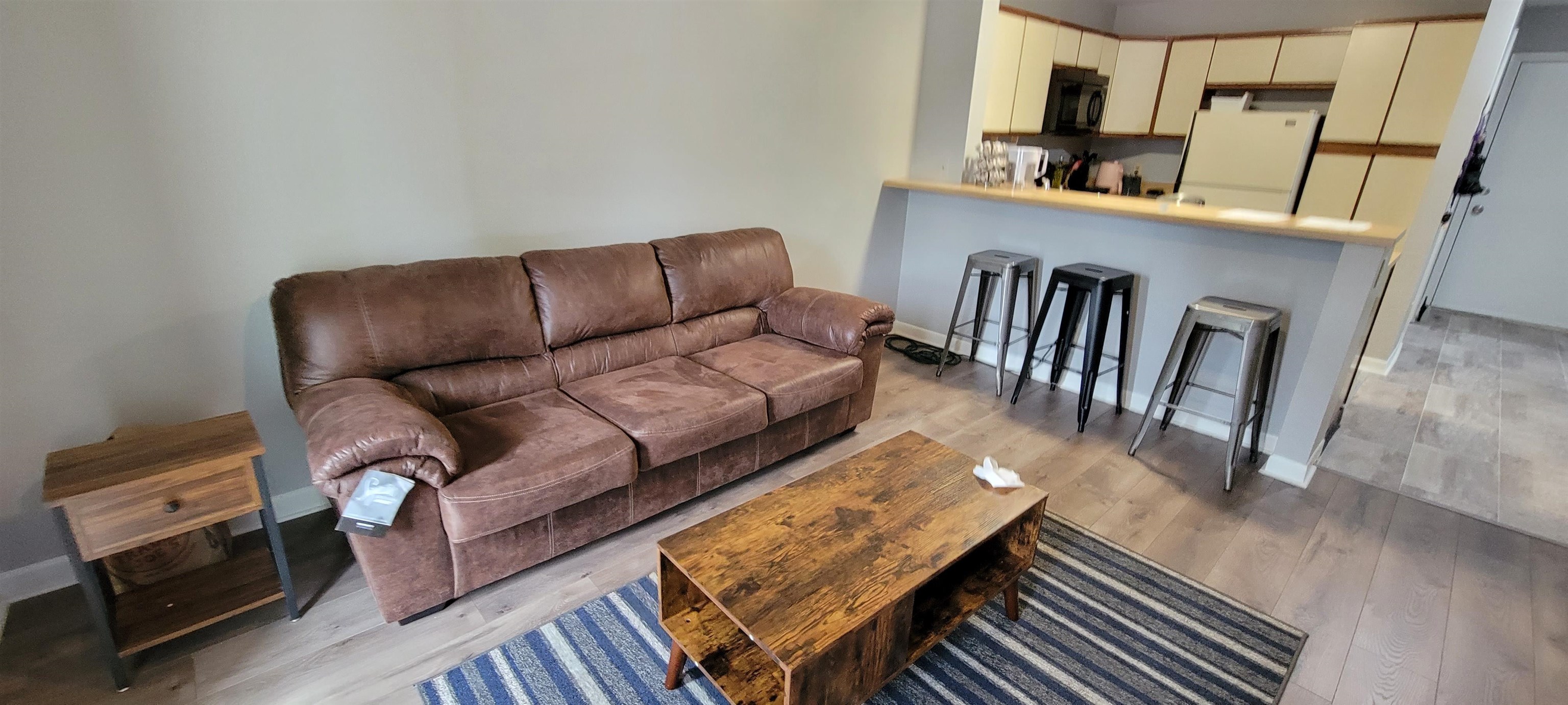 1336 Hunters Road, Unit G Harrisonburg, VA 22801 - Photo 12 of 42 a living room with furniture and a wooden floor