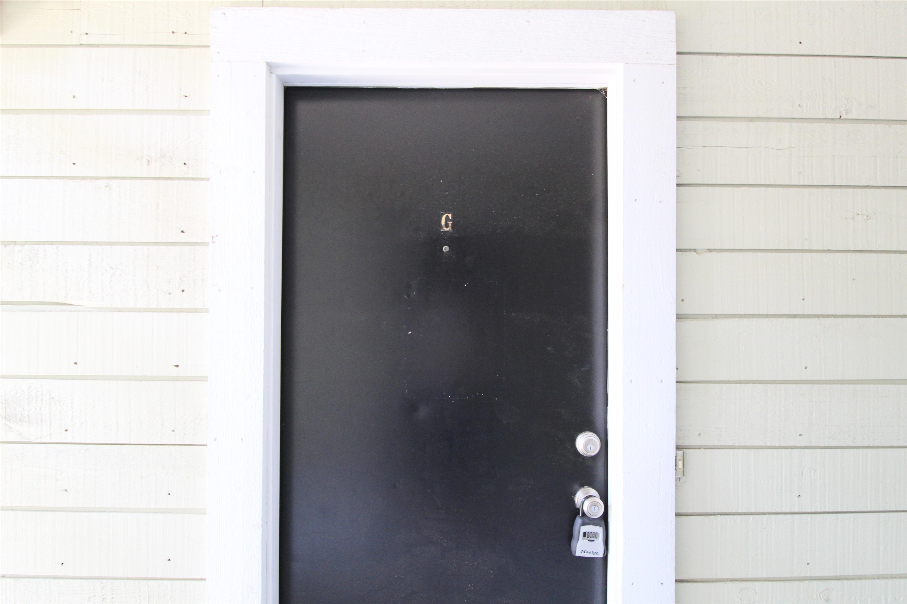 1336 Hunters Road, Unit G Harrisonburg, VA 22801 - Photo 5 of 42 a close view of a shower