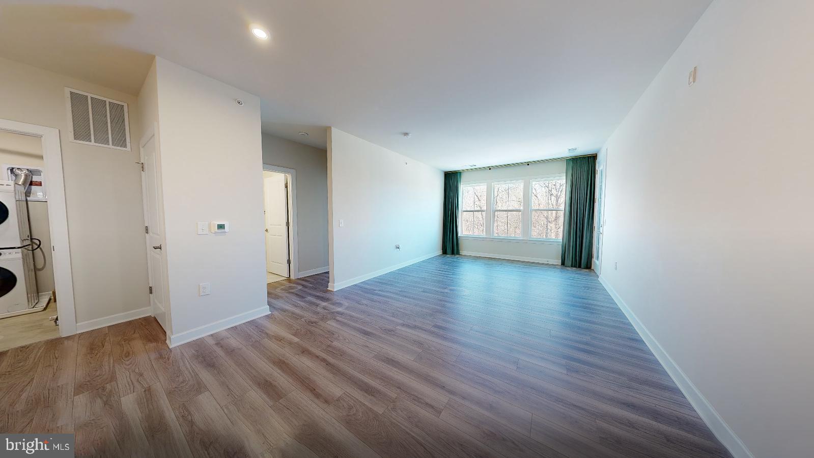 3925 Fair Ridge Drive, Unit 503 Fairfax, VA 22033 - Photo 16 of 37 Living Room