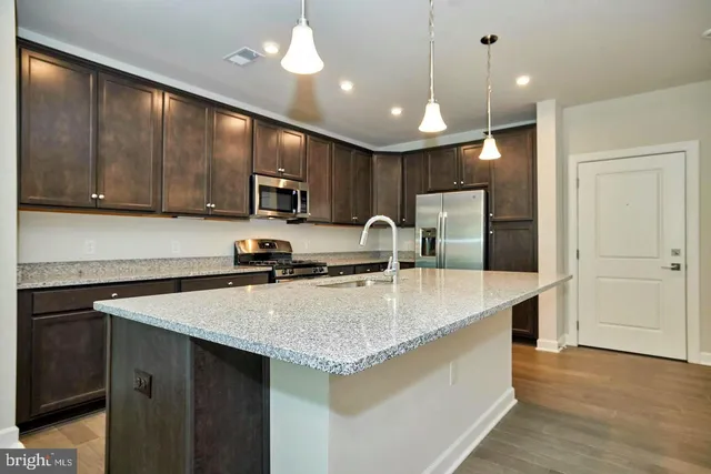 $569,900 | 3925 Fair Ridge Drive, Unit 503, Fairfax, VA 22033