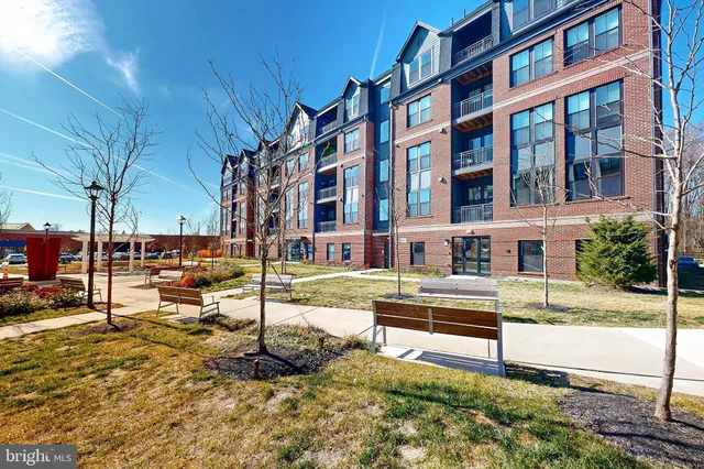 $569,900 | 3925 Fair Ridge Drive, Unit 503, Fairfax, VA 22033