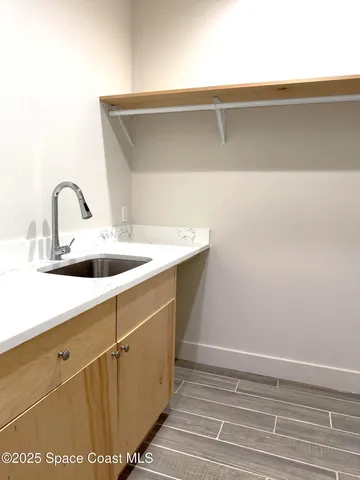 a close view of sink