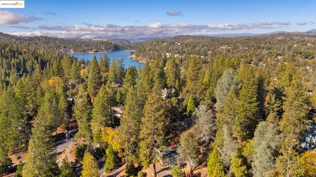 a view of a lake with houses